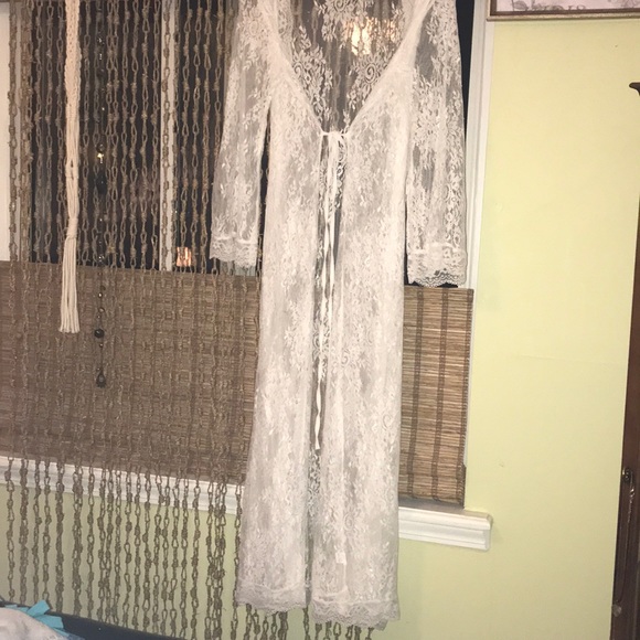 Exquisite white lace coverup 🌸🌺 - Picture 3 of 8